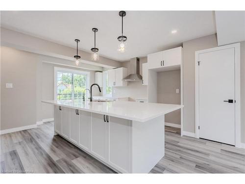 33 Albert Street, Cambridge, ON - Indoor Photo Showing Kitchen With Upgraded Kitchen