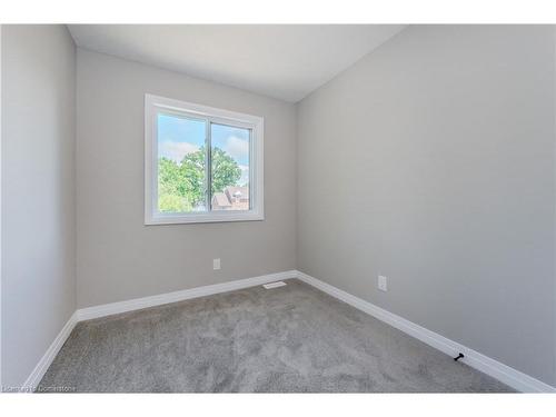 33 Albert Street, Cambridge, ON - Indoor Photo Showing Other Room