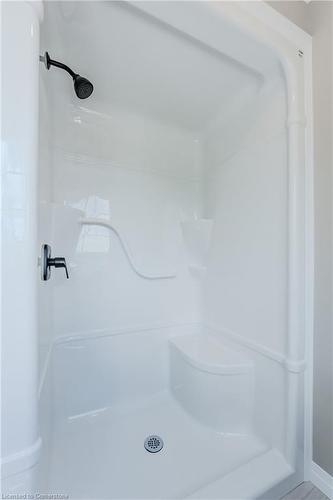 33 Albert Street, Cambridge, ON - Indoor Photo Showing Bathroom