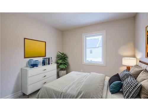 31 Nieson Street, Cambridge, ON - Indoor Photo Showing Bedroom