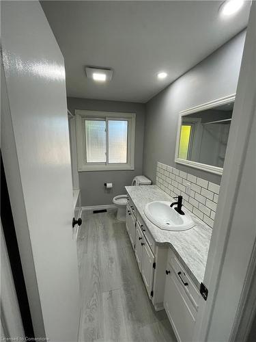 Upper Unit-55 Cartier Drive, Kitchener, ON - Indoor Photo Showing Bathroom