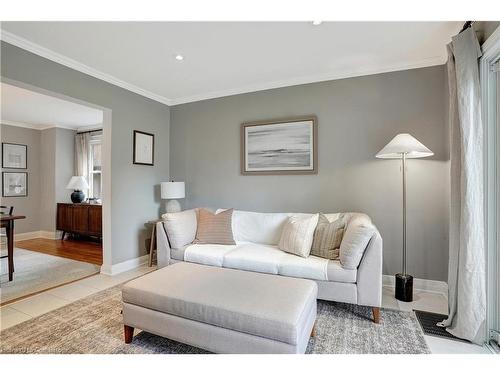 58 Churchill Drive, Cambridge, ON - Indoor Photo Showing Living Room