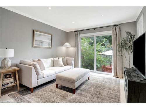 58 Churchill Drive, Cambridge, ON - Indoor Photo Showing Living Room