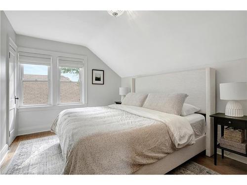 58 Churchill Drive, Cambridge, ON - Indoor Photo Showing Bedroom