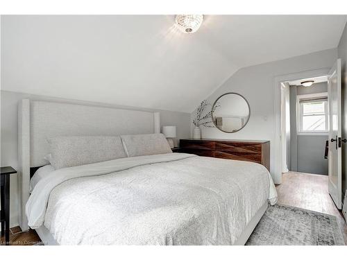 58 Churchill Drive, Cambridge, ON - Indoor Photo Showing Bedroom