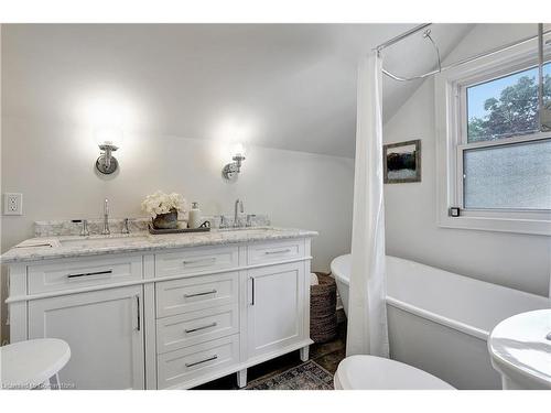 58 Churchill Drive, Cambridge, ON - Indoor Photo Showing Bathroom