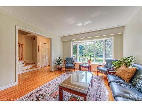 448 Tamarack Drive, Waterloo, ON - Indoor Photo Showing Living Room