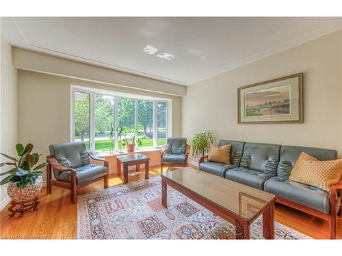 448 Tamarack Drive, Waterloo, ON - Indoor Photo Showing Living Room