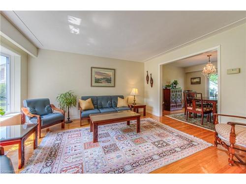 448 Tamarack Drive, Waterloo, ON - Indoor Photo Showing Living Room