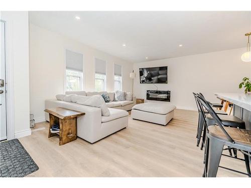 48 Templar Court, Cambridge, ON - Indoor Photo Showing Living Room