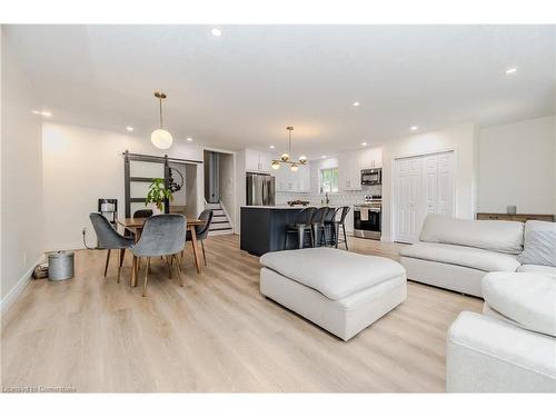 48 Templar Court, Cambridge, ON - Indoor Photo Showing Living Room