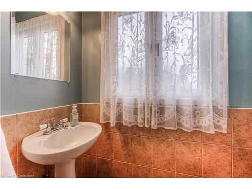 59 Obermeyer Drive, Kitchener, ON - Indoor Photo Showing Bathroom