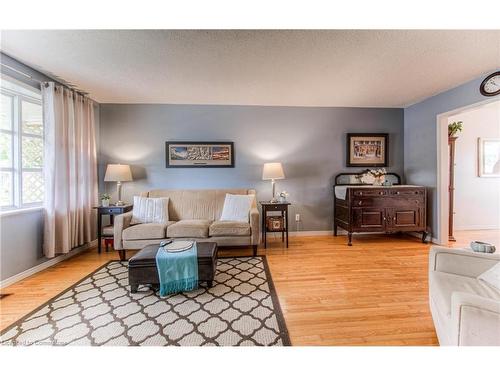 59 Obermeyer Drive, Kitchener, ON - Indoor Photo Showing Living Room