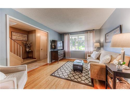 59 Obermeyer Drive, Kitchener, ON - Indoor Photo Showing Living Room