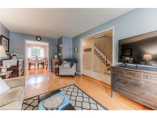 59 Obermeyer Drive, Kitchener, ON - Indoor Photo Showing Living Room