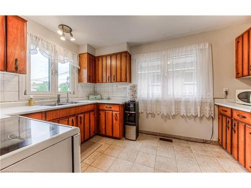 59 Obermeyer Drive, Kitchener, ON - Indoor Photo Showing Kitchen