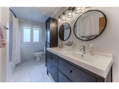 59 Obermeyer Drive, Kitchener, ON - Indoor Photo Showing Bathroom