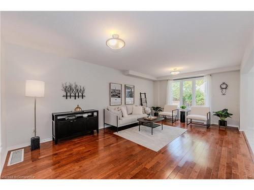 252 Holbeach Court, Waterloo, ON - Indoor Photo Showing Living Room