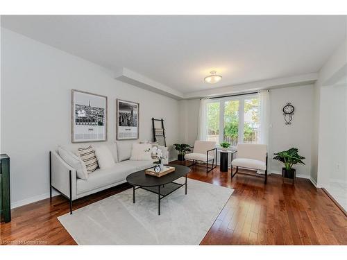 252 Holbeach Court, Waterloo, ON - Indoor Photo Showing Living Room