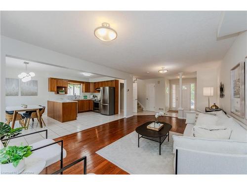 252 Holbeach Court, Waterloo, ON - Indoor Photo Showing Living Room