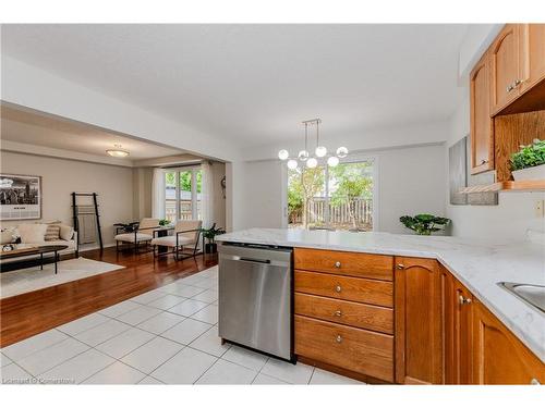 252 Holbeach Court, Waterloo, ON - Indoor Photo Showing Kitchen