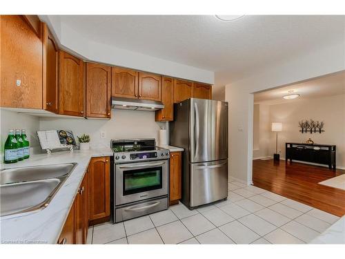 252 Holbeach Court, Waterloo, ON - Indoor Photo Showing Kitchen With Stainless Steel Kitchen With Double Sink