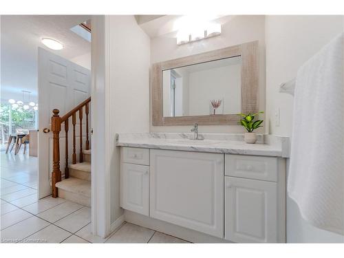 252 Holbeach Court, Waterloo, ON - Indoor Photo Showing Bathroom