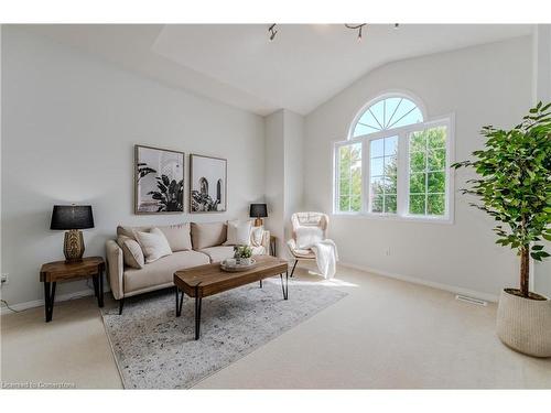 252 Holbeach Court, Waterloo, ON - Indoor Photo Showing Living Room