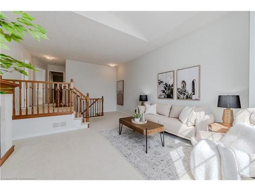 252 Holbeach Court, Waterloo, ON - Indoor Photo Showing Living Room