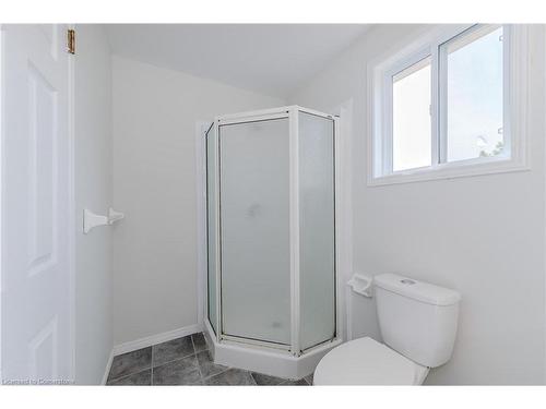 252 Holbeach Court, Waterloo, ON - Indoor Photo Showing Bathroom