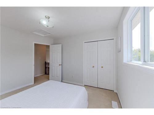 252 Holbeach Court, Waterloo, ON - Indoor Photo Showing Bedroom