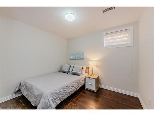 252 Holbeach Court, Waterloo, ON - Indoor Photo Showing Bedroom