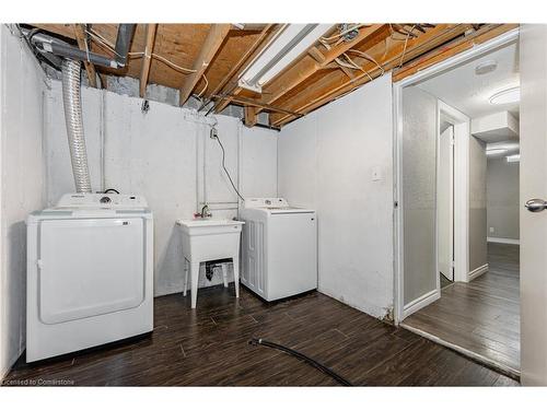 34-210 Glamis Road, Cambridge, ON - Indoor Photo Showing Laundry Room