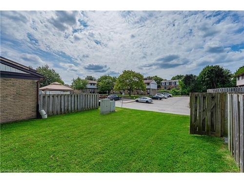 34-210 Glamis Road, Cambridge, ON - Outdoor