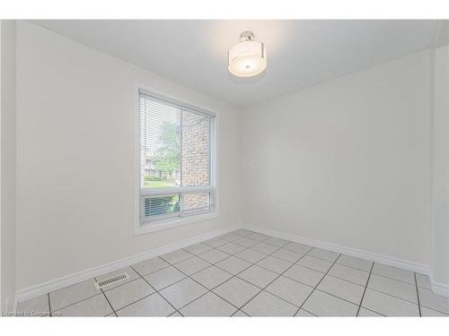 34-210 Glamis Road, Cambridge, ON - Indoor Photo Showing Other Room