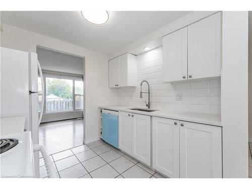 34-210 Glamis Road, Cambridge, ON - Indoor Photo Showing Kitchen