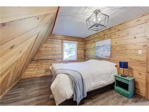 L496 Road 5 North, Conestogo Lake, ON - Indoor Photo Showing Bedroom