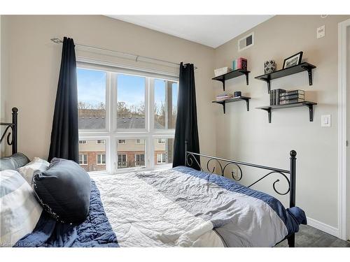 406-155 Water Street S, Cambridge, ON - Indoor Photo Showing Bedroom