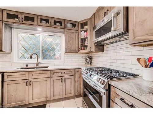 118 Glenvalley Drive, Cambridge, ON - Indoor Photo Showing Kitchen With Upgraded Kitchen