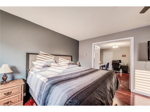 118 Glenvalley Drive, Cambridge, ON - Indoor Photo Showing Bedroom