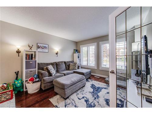 118 Glenvalley Drive, Cambridge, ON - Indoor Photo Showing Living Room