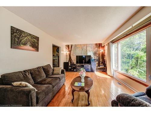 827517 Township Road 8, Drumbo, ON - Indoor Photo Showing Living Room