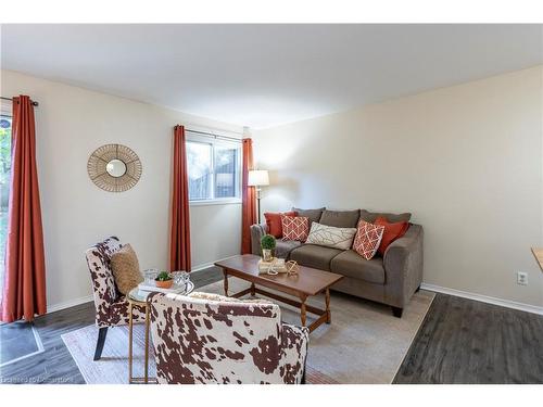 90 Adam Street, Cambridge, ON - Indoor Photo Showing Living Room