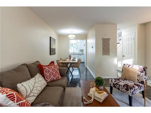 90 Adam Street, Cambridge, ON - Indoor Photo Showing Living Room