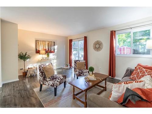 90 Adam Street, Cambridge, ON - Indoor Photo Showing Living Room