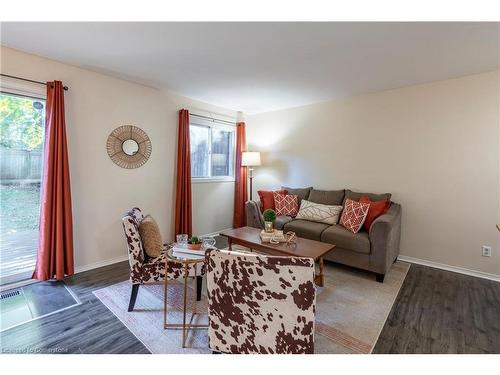 90 Adam Street, Cambridge, ON - Indoor Photo Showing Living Room