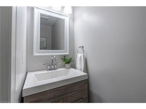 90 Adam Street, Cambridge, ON - Indoor Photo Showing Bathroom