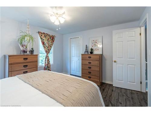 90 Adam Street, Cambridge, ON - Indoor Photo Showing Bedroom