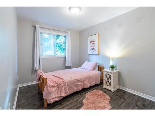 90 Adam Street, Cambridge, ON - Indoor Photo Showing Bedroom