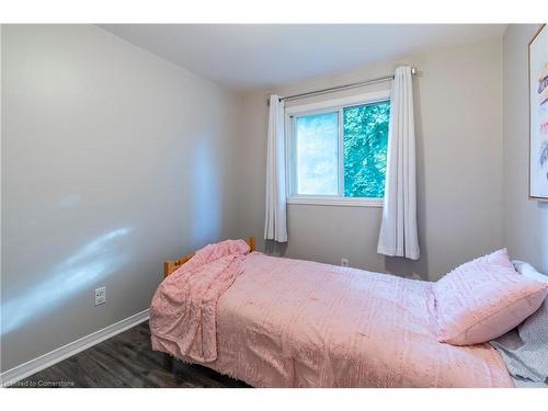 90 Adam Street, Cambridge, ON - Indoor Photo Showing Bedroom